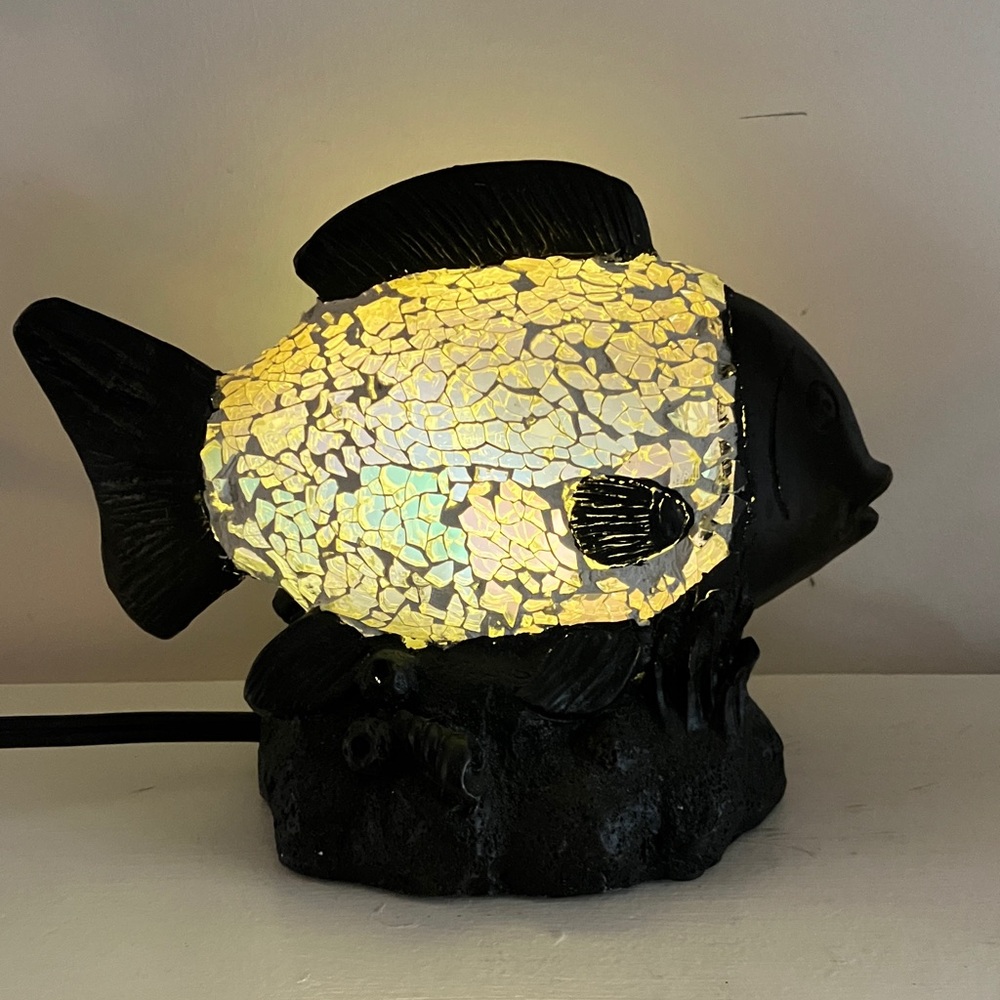 Tiffany Style Night Light Cracked Glass Fish With Ceramic Body and 6’ Cord